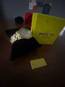 GOLD INVICTA WATCH
