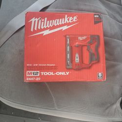 Milwaukee12 3/8" Crown Stapler