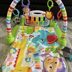 Fisher-Price Baby Playmat Deluxe Kick & Play Piano Gym 