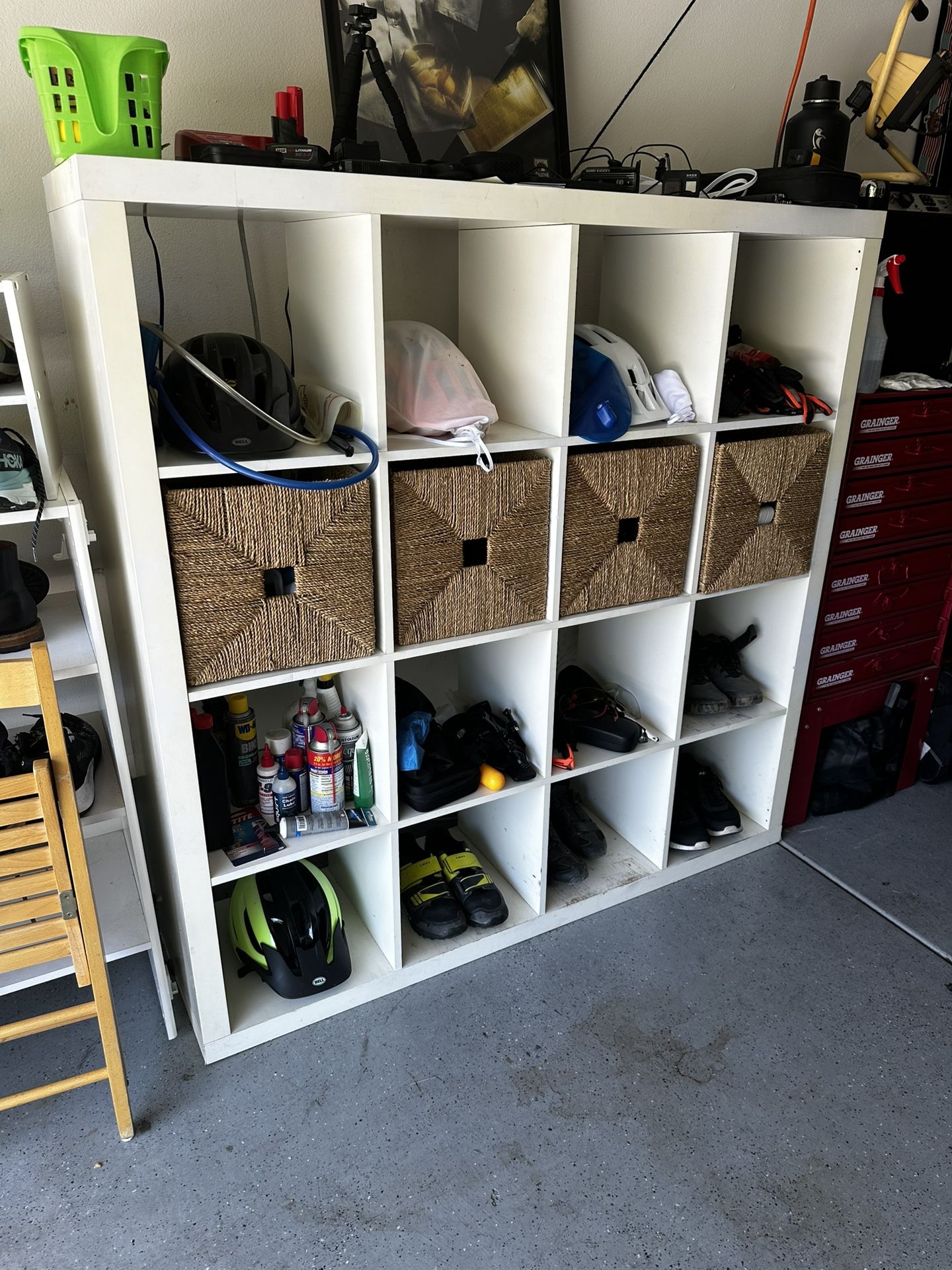 Cube Shelves With Baskets