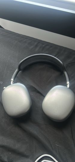 Apple AirPod maxes 2’s midnight