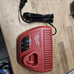 Milwaukee M12 Charger