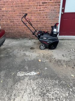 Briggs & Stratton 1022E Single-Stage Snow Blower