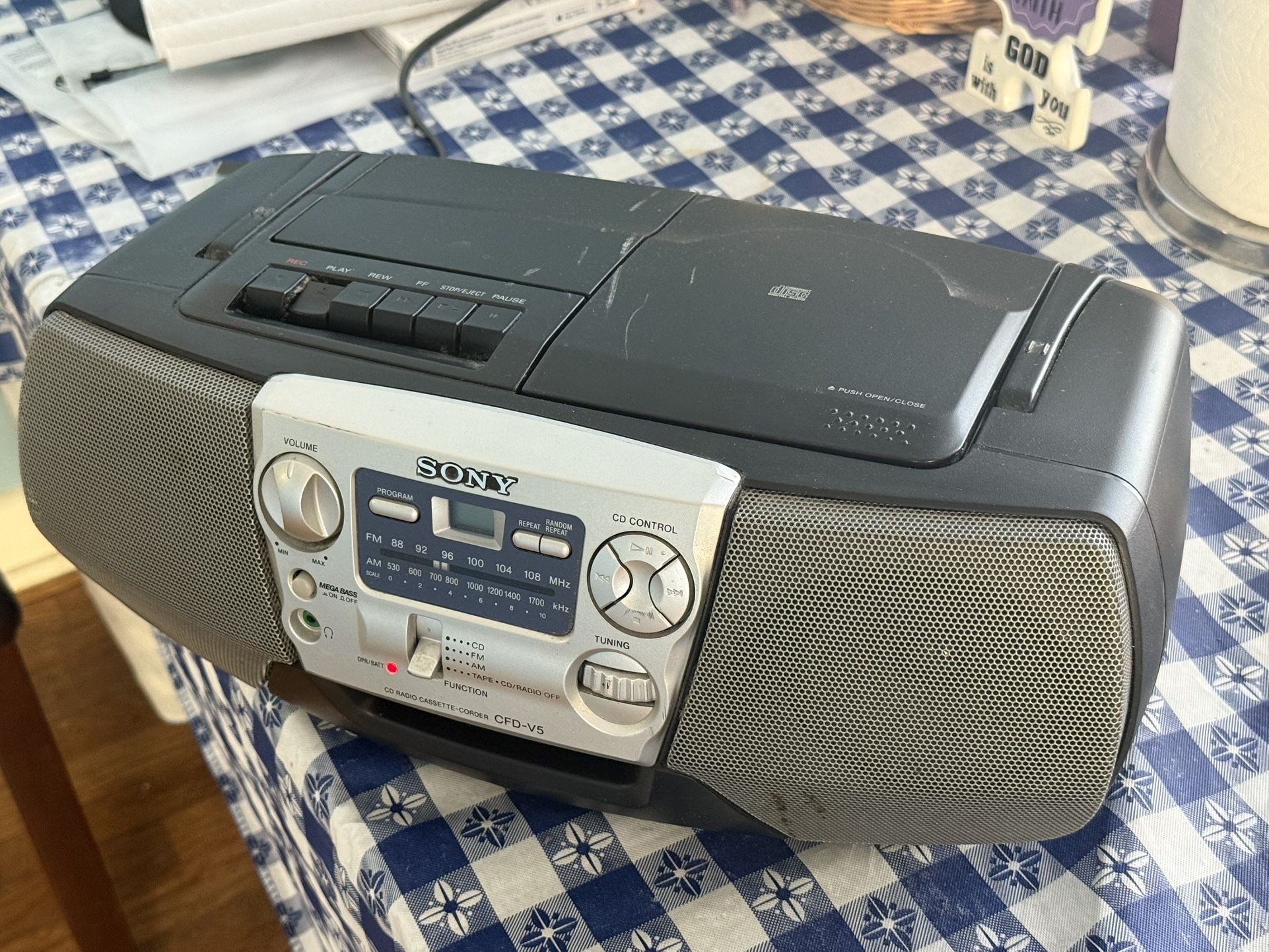 Sony CFD-V5 Boombox CD Radio Cassette-Corder Mega Bass