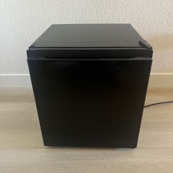Hisense Mini Fridge