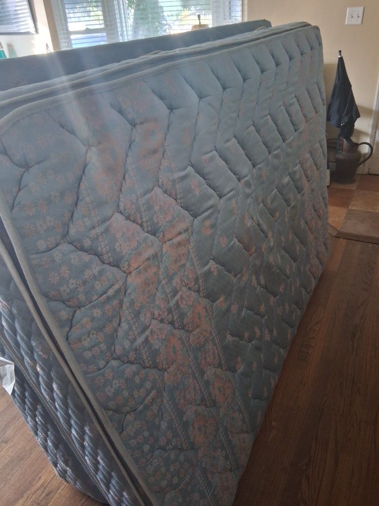 Full Size Mattress Abd Box Spring 