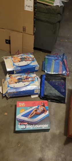 Assorted floaties/rafts - check description