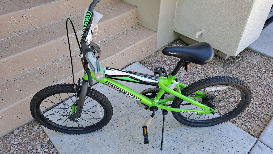 Dynacraft Wipeout 20 Boys Bike
