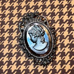 Vintage Women’s Victorian Black Mirror Glass Faux Hematite Cameo Pendant Brooch