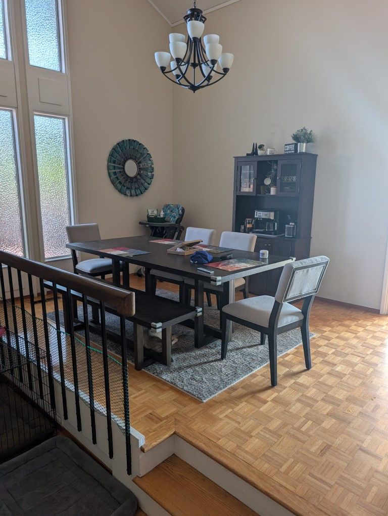 6 Seater Dining Table For SALE
