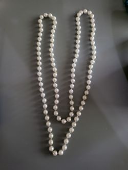 🤍 Long White Faux Pearl Beaded Necklace – Vintage Style 36" Strand