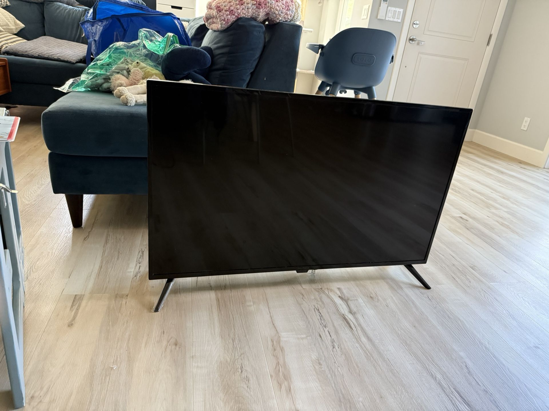 Insignia 43 Inch LED TV with Remote