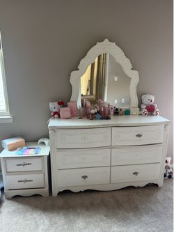 White girl bedroom