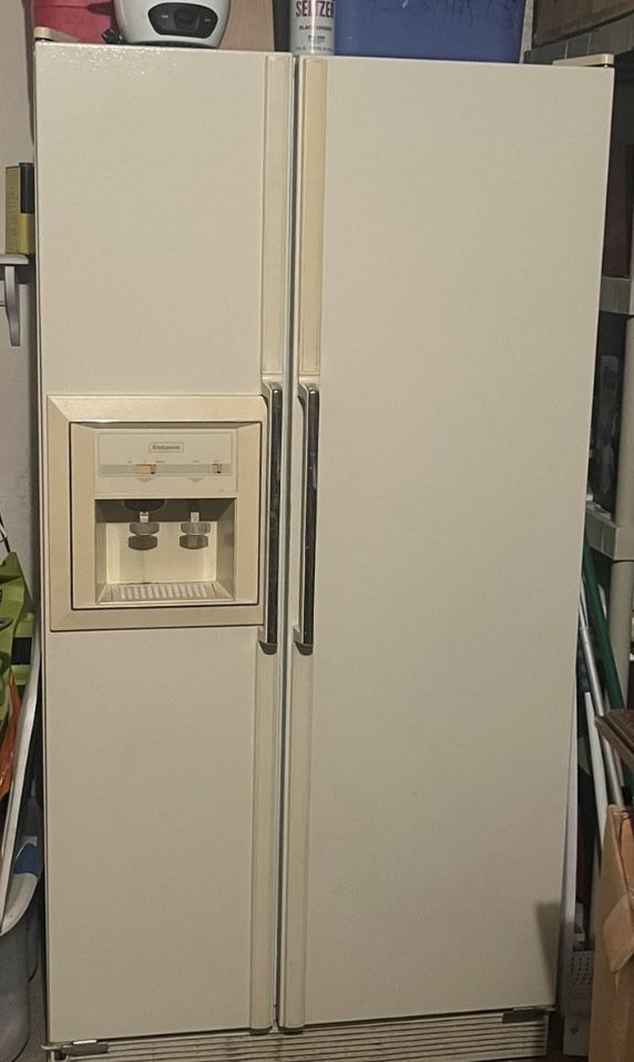 Refrigerator Side X Side 25 Cubic Feet