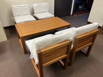 Outdoor/Indoor/Armless Chairs/Table By Kaufmann Collection