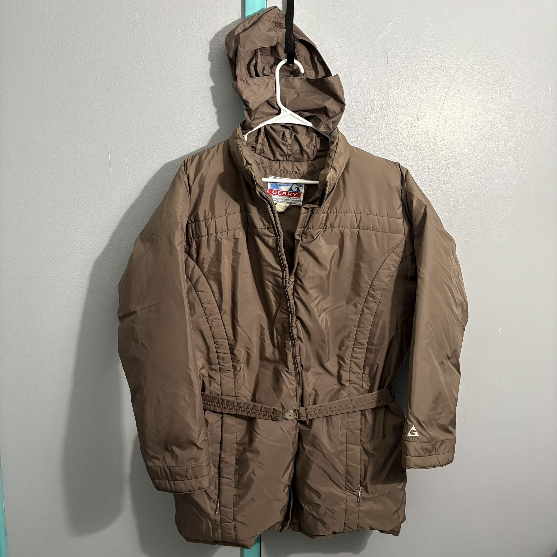 Vintage Gerry (Colorado) Made In The USA Down-Filled Zipper Puffer/Parka Jacket With Hood.