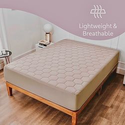 Hearth & Harbor Queen Size Quilted Fitted Mattress Pad Cover (brand new)
