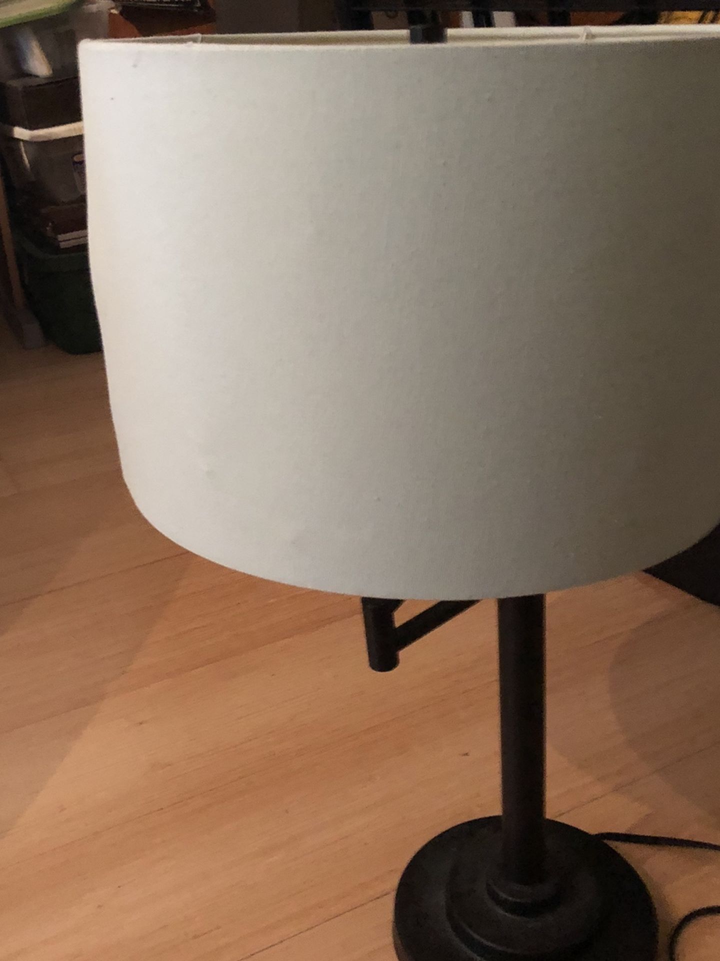Lamp With Expandable Arm