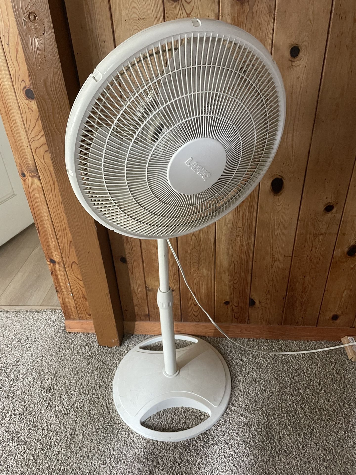 LASKO Oscillating 3-Speed Fan