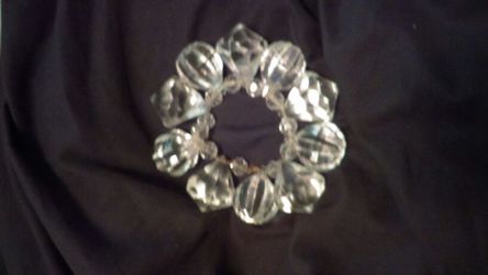 Crystal like bracelet