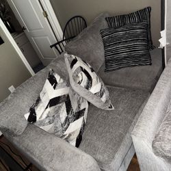 Rooms To Go Dekker Couch + 6 Extra Cushions