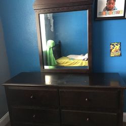 Twin Bedroom Set - Bed, Dresser And Nightstand 