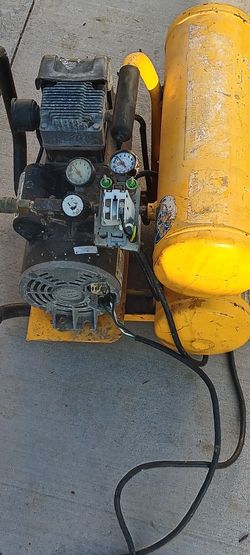 4 Gallon 125 Psi Air Compressor  Used  2001 I Think 