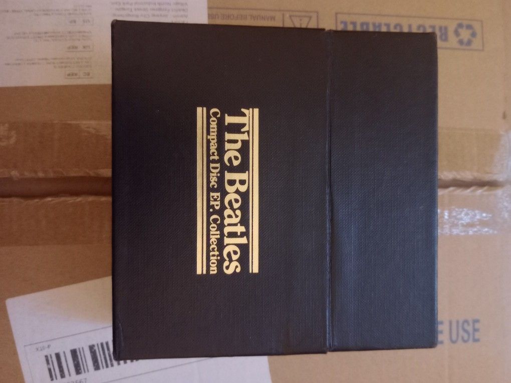 The Beatles Compact Disc EP. Collection, Like New Condition, Contains all 15 CDs