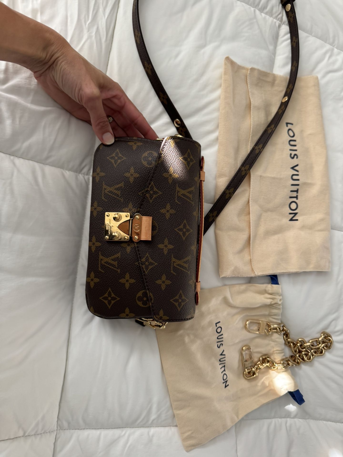Louis Vuitton Pochette East West