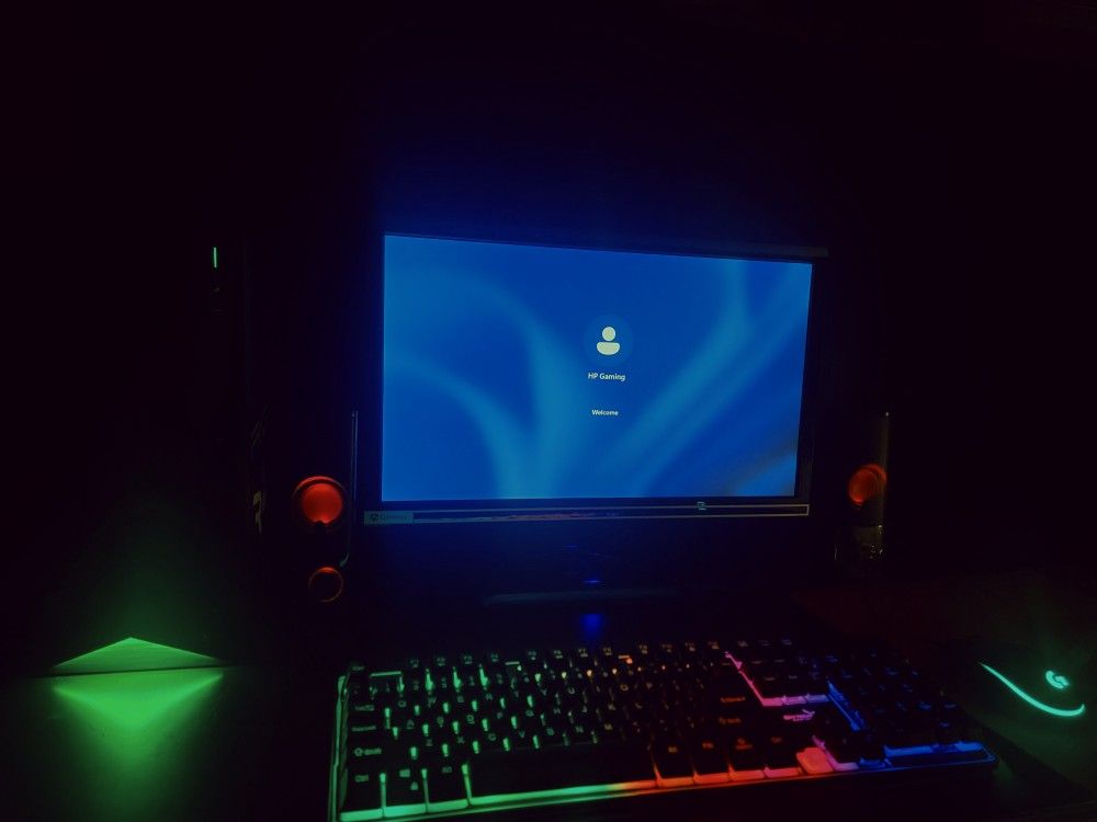 Fast Gaming PC with Accesories