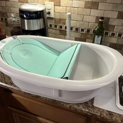 Baby Frida Grow With me bath tub 4-1