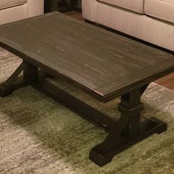 Ashley Beckendorf Coffee Table and Matching End Table Great Condition
