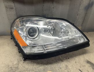 2007 2008 2009 Mercedes-Benz GL320 GL450 GL550 Right Passenger Side Xenon Headlight OEM