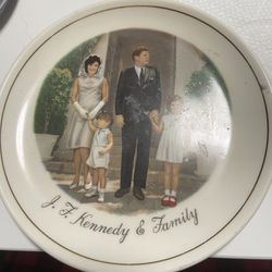 Vintage John F. Kennedy Family Photo Vintage Collector Plate - Gold Trim 7.25”