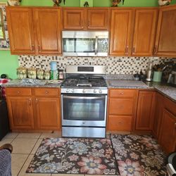 Ge Gas Range With LG Over The Range Microwave 