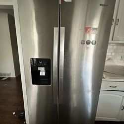Like New : Whirpool Refrigerator 1 year old