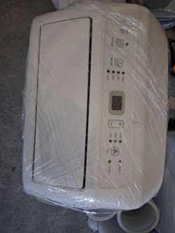 Portable AC in excellent condition. Dual hose. 8000 BTU