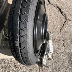 Mini Cooper, spare tire and Jack