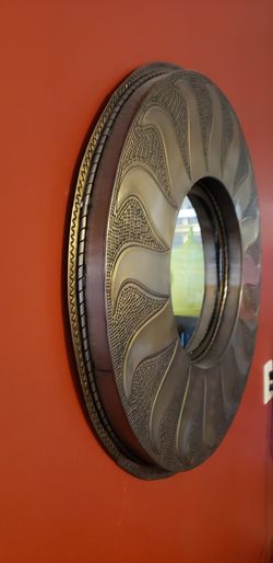 Round metallic Mirror for Wall