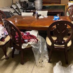 Donning Table With 6 Chairs