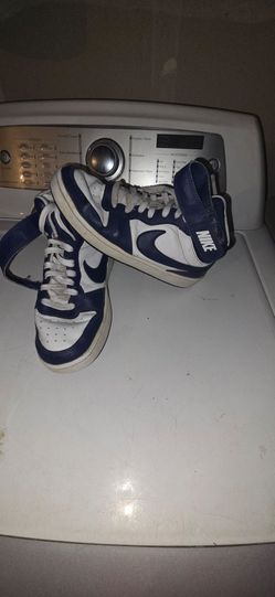 Kids nikes 4.5y