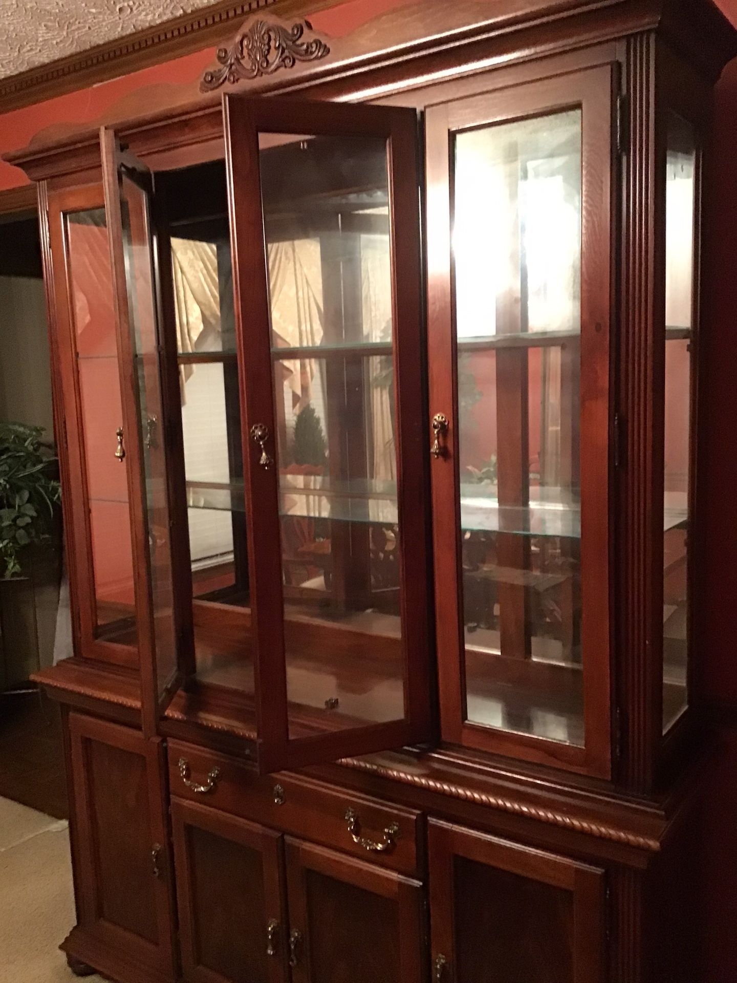 Broyhill Formal Dining Room Set w/  China Cabinet