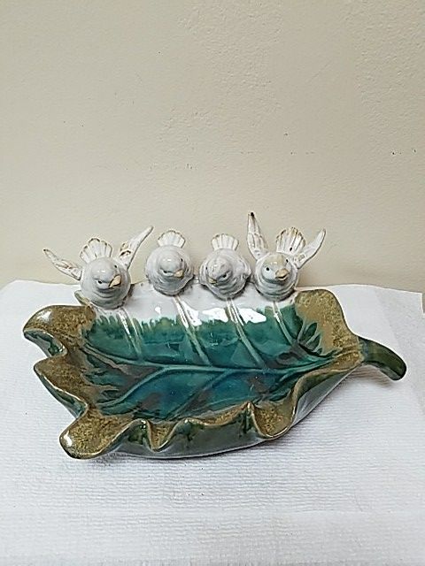 Birds feeding bowls with a leaf shaped and attached birds/Christmas gift