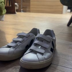 Veja shoes size 9 (MEN)