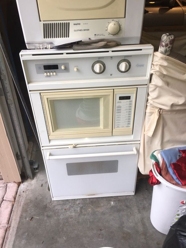 Oven / microwave combo . Whirlpool 27”w. Works fine.