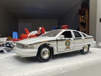 Road Champs Surete du Quebec Police Chevrolet Caprice 1:43 Diecast Police Car