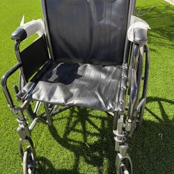 Wheelchair Foldable And Lightweight 