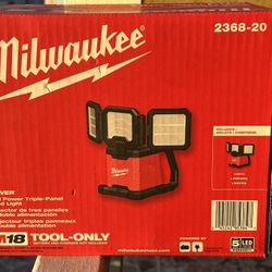 Milwaukee M18 18-Volt Lithium-Ion Cordless 4500 Lumens ROVER Dual Power Triple-Panel Flood & Area Light (Tool-Only)