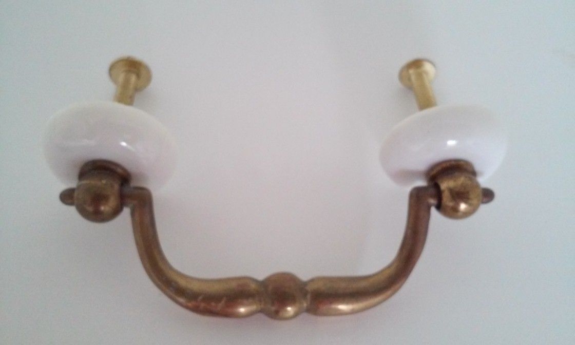 6 DRAWER HANDLES, PURE BRASS & PORCELAIN (NOT PLASTIC),