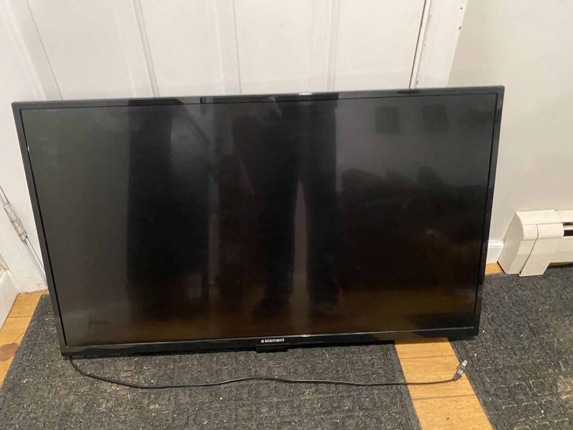 Element 40 Inch Tv ( Not Smart Tv)